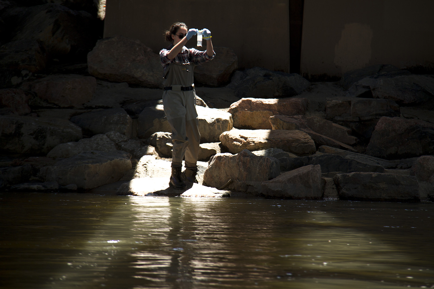Denver Department of Environmental Health intern Meghan Schrik takes water samples from the Platte beneath Speer Boulevard. (Kevin J. Beaty/Denverite)
platte; cherry creek; river; water; health; environment; city; confluence park; denver; colorado; kevinjbeaty; denverite