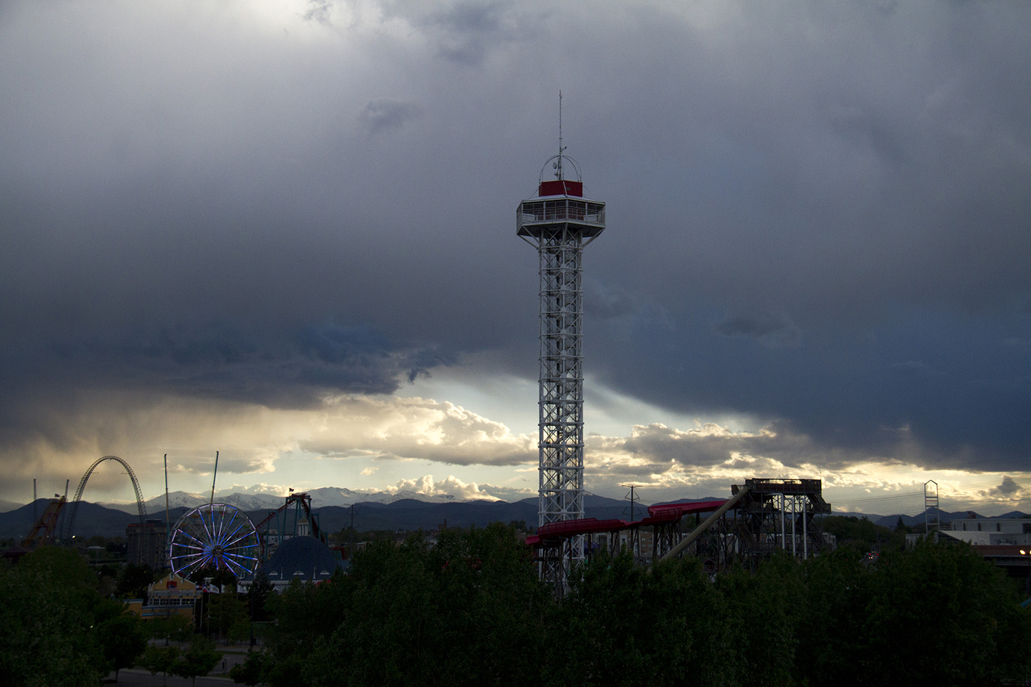 Elitch Gardens at sunset. (Kevin J. Beaty/Denverite)
elitch gardens; sunset; amusement park; fun; denver; denverite; colorado; kevinjbeaty