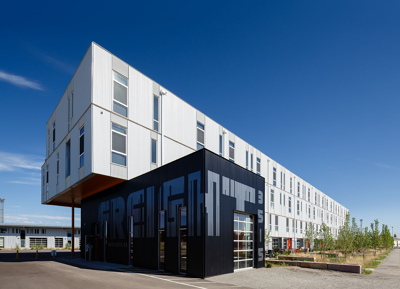 This building won an award. (Courtesy of Dynia Architects)