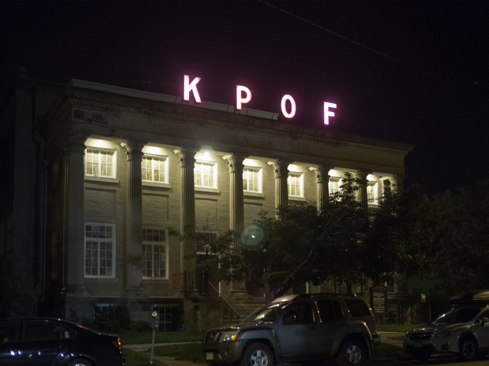 The KPOF sign at Alma Temple illuminated. (SJSharkTank/Flickr/ cropped, distributed under CC BY-SA 2.0)