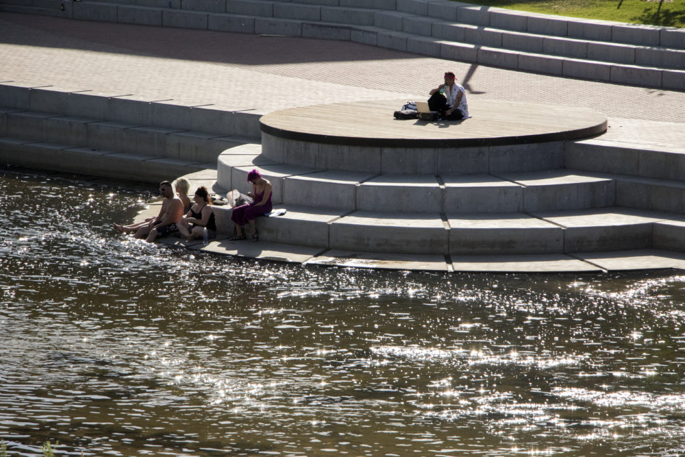 Denverites dip their toes in the South Platte River at Confluence Park, June 11, 2018. (Kevin J. Beaty/Denverite)