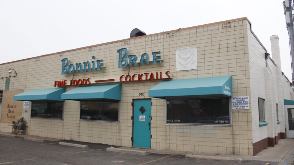Outside Bonnie Brae Tavern on Tuesday, Jan. 21, in Denver. (Esteban L. Hernandez/Denverite)