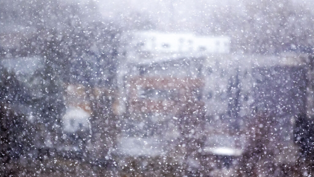 Snow begins to fall in earnest over Denver. March 13, 2021.