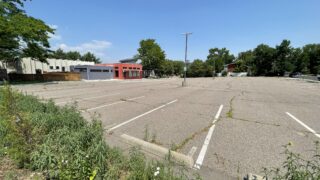 The parking lot at First Universalist Church in the University Hills neighborhood. (Esteban L. Hernandez/Denverite)