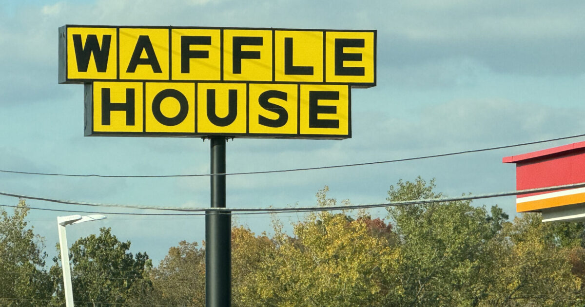Aurora man who shot Waffle House cook over a mask dispute has been(02)