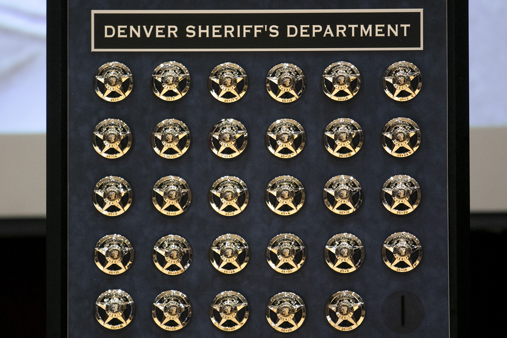 ケ*ス様 Denver Police Lieutenant バッジ Denver settles $150,000 settlement over sheriff department misconduct