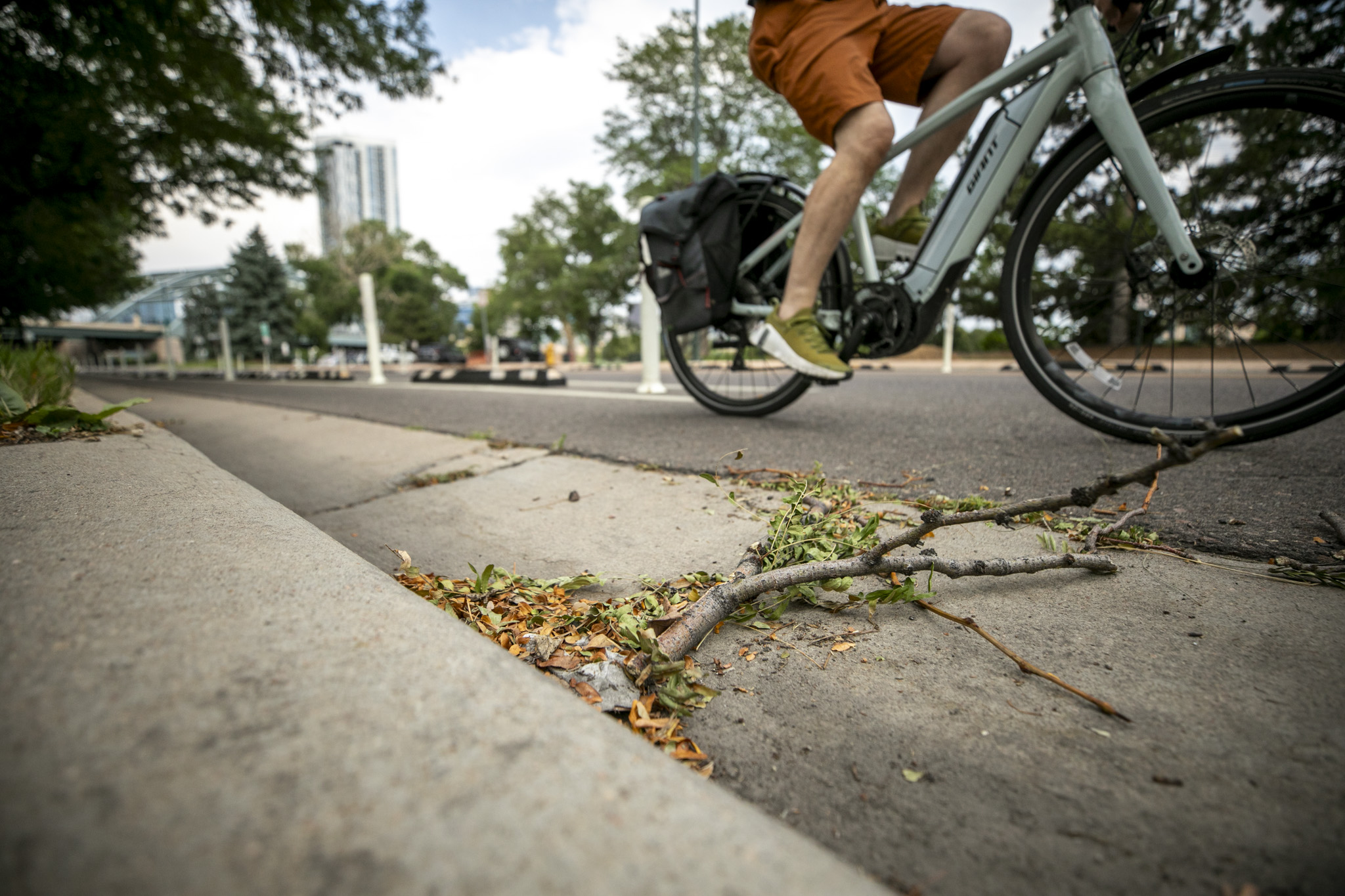 Denver cyclists get wheel dirty with DIY street-sweeping plan