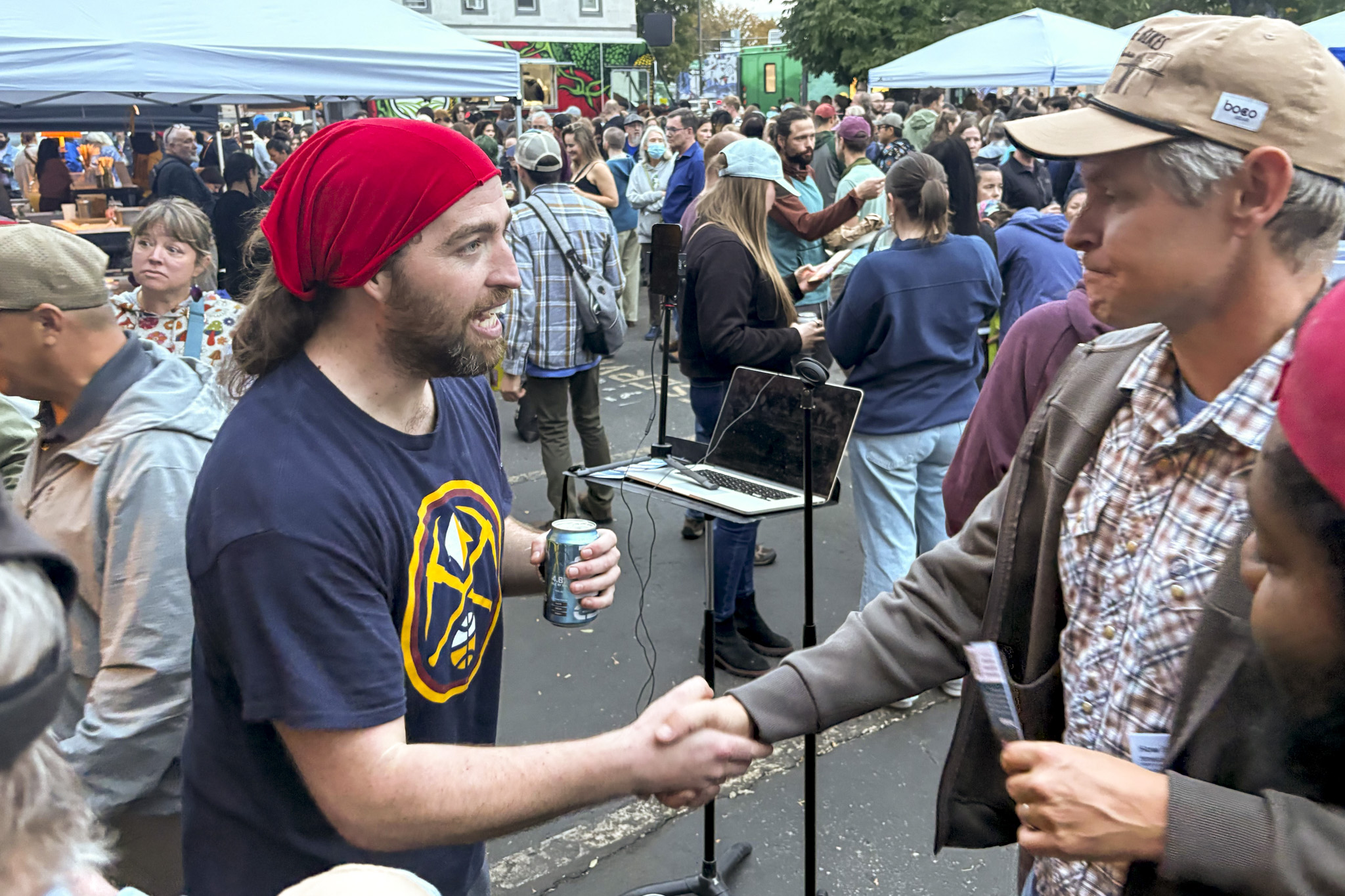 More than 2,000 show up to Denver parking lot … to talk the 2026 election